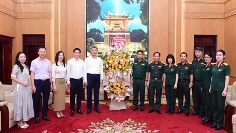 Lãnh đạo thành phố Hà Nội chúc mừng Báo Quốc phòng Thủ đô