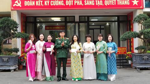 BẢO TÀNG CHIẾN THẮNG B-52 CHÚC MỪNG CÁN BỘ, NHÂN VIÊN NỮ NHÂN DỊP 8/3