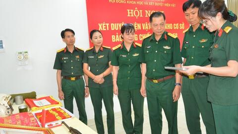 XÉT DUYỆT 17 HIỆN VẬT NHẬP KHO CƠ SỞ BẢO TÀNG CHIẾN THẮNG B-52