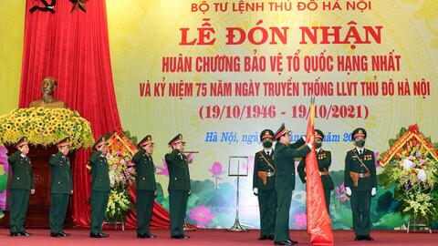 Phát huy truyền thống anh hùng,  xây dựng LLVT Thủ đô Hà Nội vững mạnh