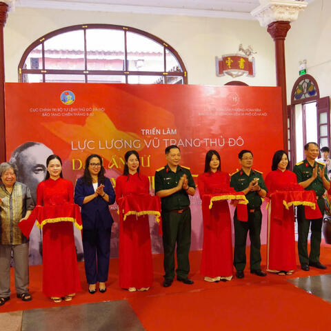 TRIỂN LÃM "LLVT THỦ ĐÔ - DẤU ẤN TỪ MÙA THU LỊCH SỬ"
