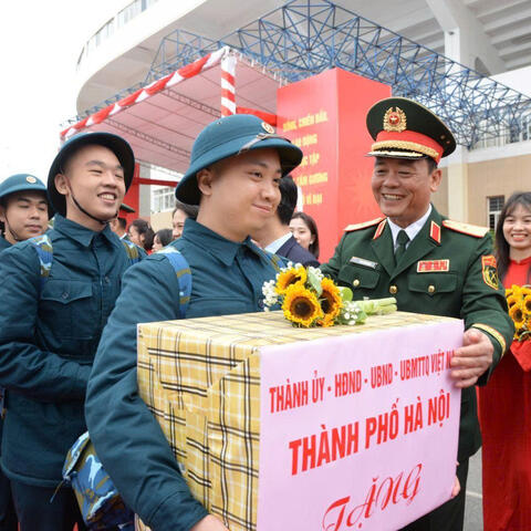 Thanh niên Thủ đô hăng hái lên đường nhập ngũ